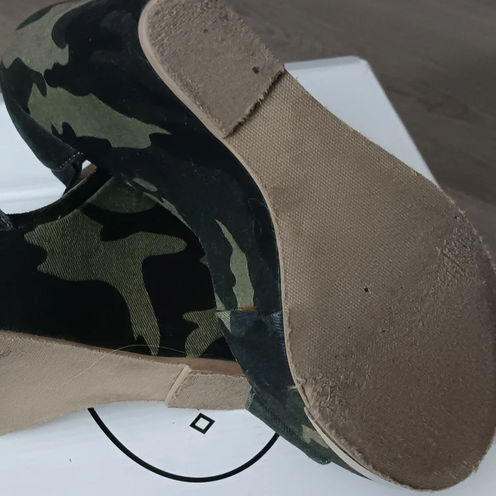 Steve Madden Camouflage Platform Sandals